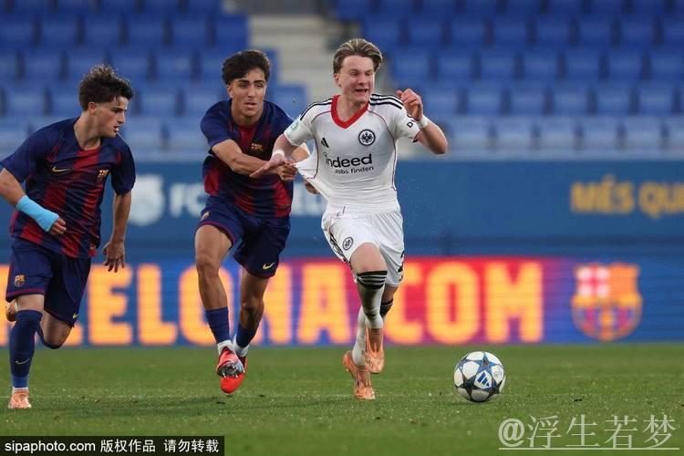 巴萨、曼城与切尔西争抢波兰17岁妖星皮图谢夫斯基